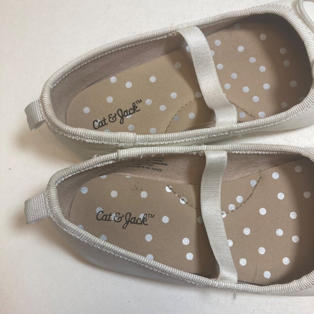 Cat & Jack Toddler Shoes White Mary Janes 9 Slip on Bow Accent - Picture 3 of 10